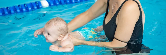 ¿Quieres que tu bebé se familiarice con el agua desde pequeño? Si es así, este post sobre la matronatación te interesa