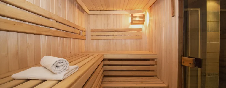 ¿Alguna vez has realizado una sesión de sauna? ¿Sabes que puede ser muy bueno para ti? ¡Estos son los beneficios de la sauna para tu salud!