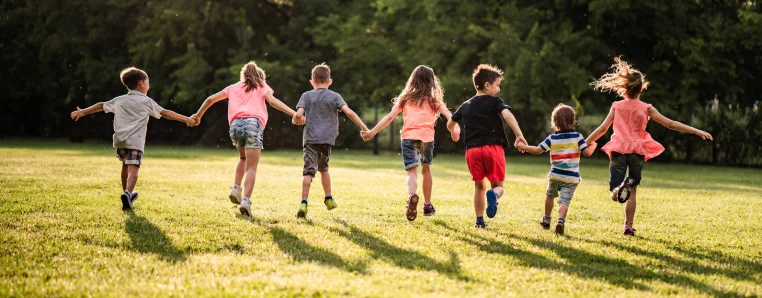 La Educación Aventura se define como el conjunto de actividades variadas que interaccionan con el entorno natural y con el deporte.