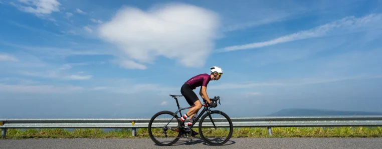 El entrenamiento base en ciclismo se erige como la modalidad sobre la que se construyen los demás entrenamientos. Conoce más en EDUSPORT.