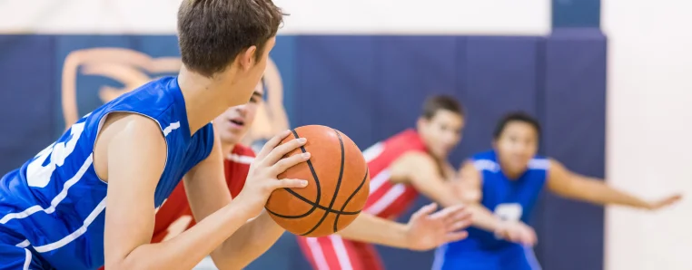 Existen distintos tipos de faltas en baloncesto, y cada una tiene consecuencias específicas. Vamos a verlas detenidamente en EDUSPORT.