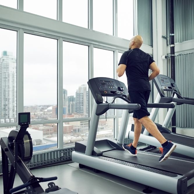 Hacer cardio después de pesas
