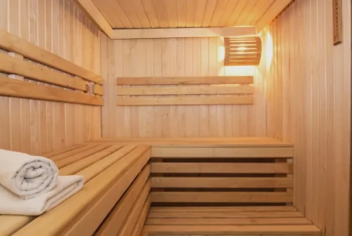 ¿Alguna vez has realizado una sesión de sauna? ¿Sabes que puede ser muy bueno para ti? ¡Estos son los beneficios de la sauna para tu salud!